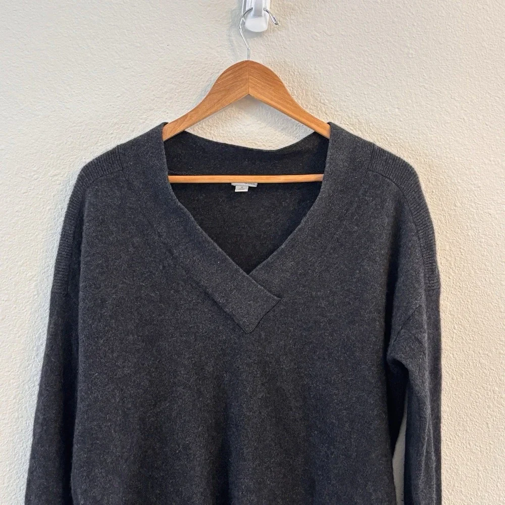 Halogen Gray‎ Cashmere Sweater Womens M Old Money V Neck Preppy Quiet Luxury